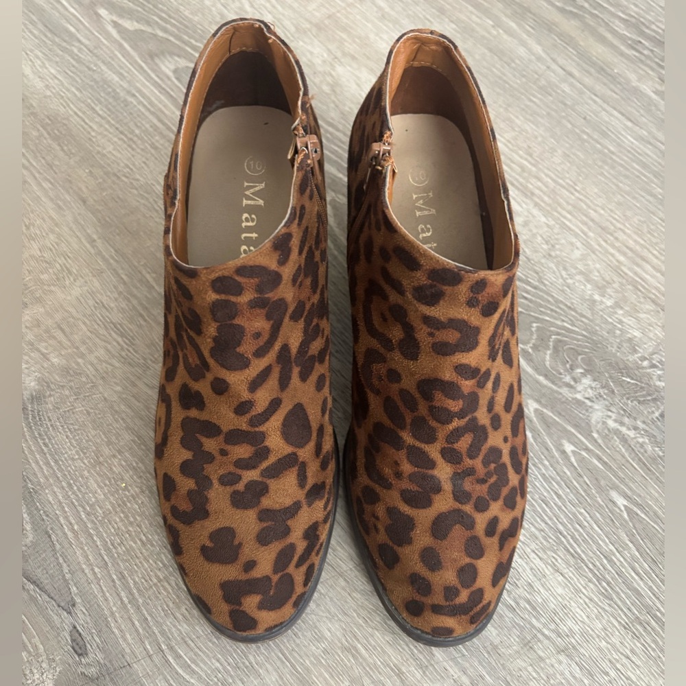 Leopard print booties by Mata women’s size 10